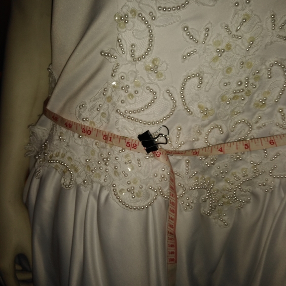 Exquisite Plus Size Bridal Gown With Train Size 5x - Picture 4 of 8